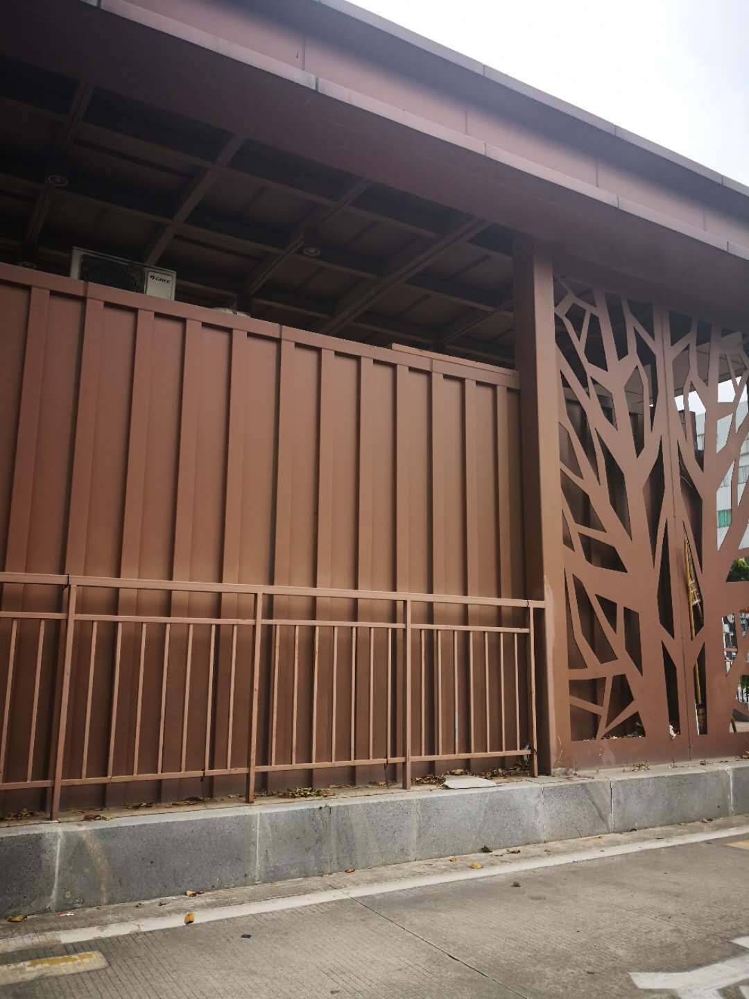 1624345208348860.jpg 公交车站.jpg